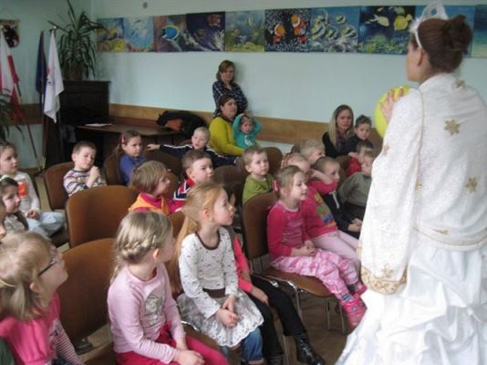 Grafika #28: 05.03.2014 - Warsztaty edukacyjne pn."Mroźne eksperymenty" w GOKiS w Wicku