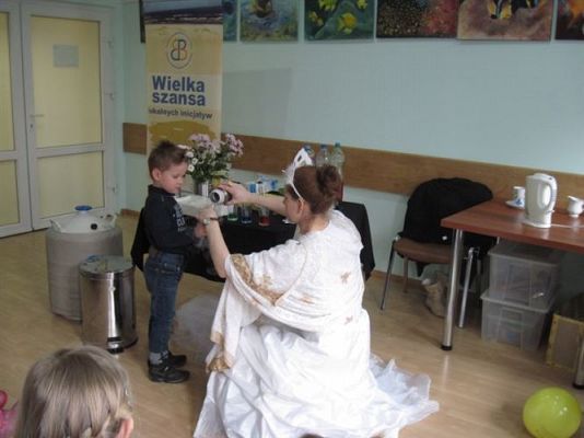 Grafika #31: 05.03.2014 - Warsztaty edukacyjne pn."Mroźne eksperymenty" w GOKiS w Wicku