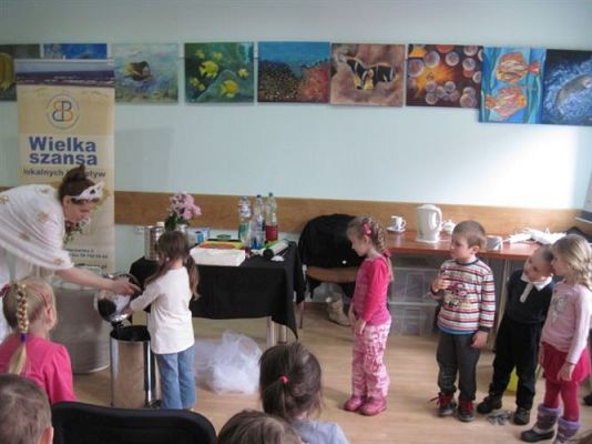 Grafika #34: 05.03.2014 - Warsztaty edukacyjne pn."Mroźne eksperymenty" w GOKiS w Wicku