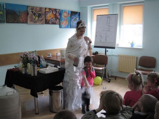 Grafika #37: 05.03.2014 - Warsztaty edukacyjne pn."Mroźne eksperymenty" w GOKiS w Wicku