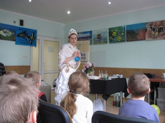 Grafika #43: 05.03.2014 - Warsztaty edukacyjne pn."Mroźne eksperymenty" w GOKiS w Wicku