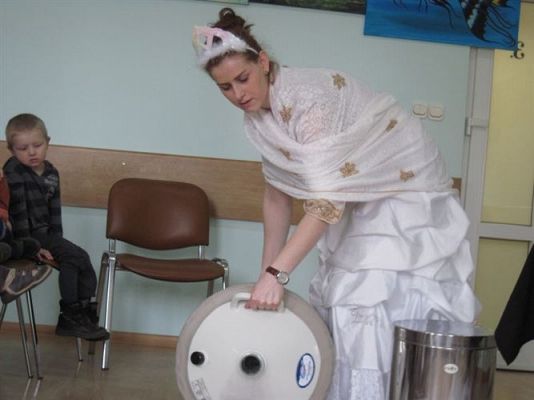 Grafika #46: 05.03.2014 - Warsztaty edukacyjne pn."Mroźne eksperymenty" w GOKiS w Wicku