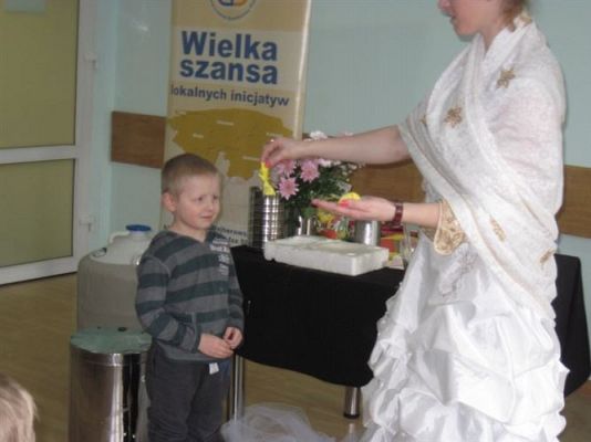 Grafika #48: 05.03.2014 - Warsztaty edukacyjne pn."Mroźne eksperymenty" w GOKiS w Wicku