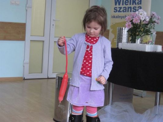 Grafika #52: 05.03.2014 - Warsztaty edukacyjne pn."Mroźne eksperymenty" w GOKiS w Wicku