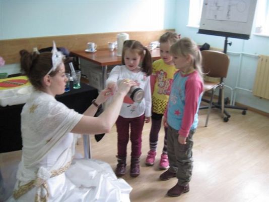 Grafika #54: 05.03.2014 - Warsztaty edukacyjne pn."Mroźne eksperymenty" w GOKiS w Wicku