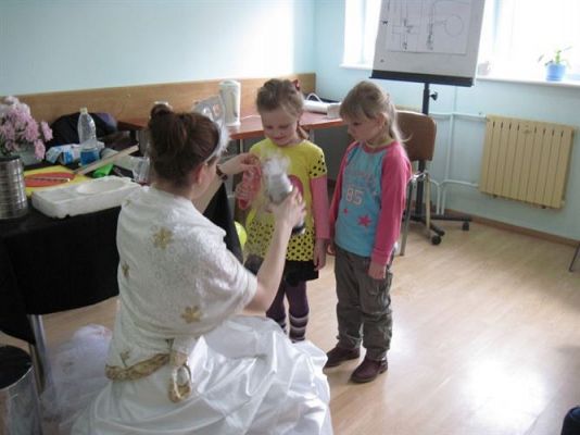 Grafika #55: 05.03.2014 - Warsztaty edukacyjne pn."Mroźne eksperymenty" w GOKiS w Wicku