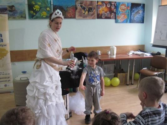 Grafika #61: 05.03.2014 - Warsztaty edukacyjne pn."Mroźne eksperymenty" w GOKiS w Wicku