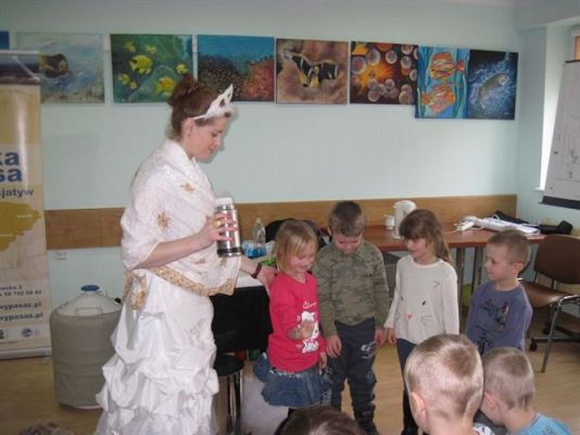 Grafika #62: 05.03.2014 - Warsztaty edukacyjne pn."Mroźne eksperymenty" w GOKiS w Wicku