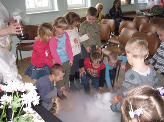 Grafika #63: 05.03.2014 - Warsztaty edukacyjne pn."Mroźne eksperymenty" w GOKiS w Wicku