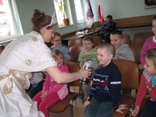 Grafika #68: 05.03.2014 - Warsztaty edukacyjne pn."Mroźne eksperymenty" w GOKiS w Wicku