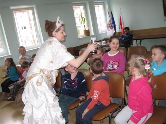 Grafika #69: 05.03.2014 - Warsztaty edukacyjne pn."Mroźne eksperymenty" w GOKiS w Wicku