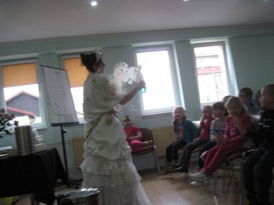 Grafika #71: 05.03.2014 - Warsztaty edukacyjne pn."Mroźne eksperymenty" w GOKiS w Wicku