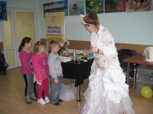 Grafika #75: 05.03.2014 - Warsztaty edukacyjne pn."Mroźne eksperymenty" w GOKiS w Wicku