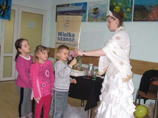 Grafika #76: 05.03.2014 - Warsztaty edukacyjne pn."Mroźne eksperymenty" w GOKiS w Wicku