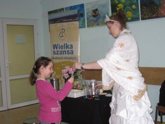 Grafika #77: 05.03.2014 - Warsztaty edukacyjne pn."Mroźne eksperymenty" w GOKiS w Wicku