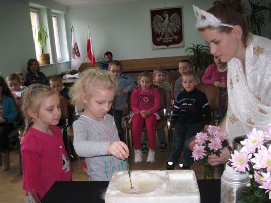 Grafika #78: 05.03.2014 - Warsztaty edukacyjne pn."Mroźne eksperymenty" w GOKiS w Wicku