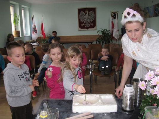 Grafika #82: 05.03.2014 - Warsztaty edukacyjne pn."Mroźne eksperymenty" w GOKiS w Wicku
