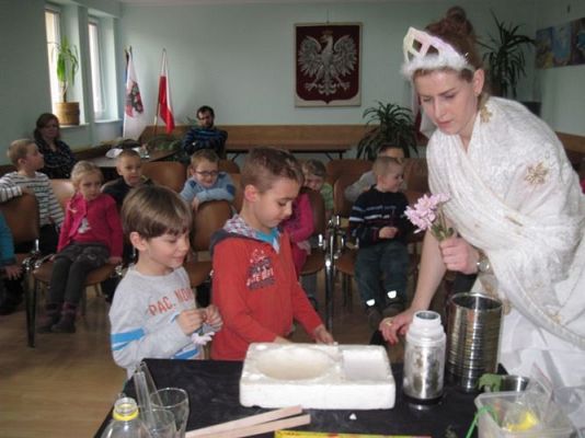 Grafika #87: 05.03.2014 - Warsztaty edukacyjne pn."Mroźne eksperymenty" w GOKiS w Wicku