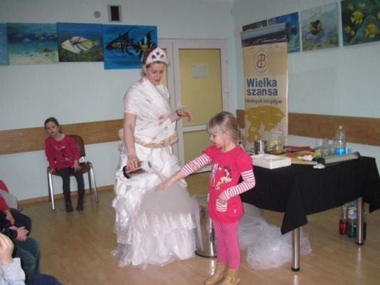 Grafika #88: 05.03.2014 - Warsztaty edukacyjne pn."Mroźne eksperymenty" w GOKiS w Wicku