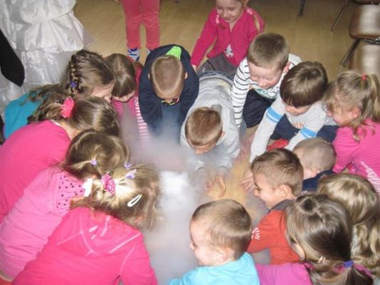 Grafika #93: 05.03.2014 - Warsztaty edukacyjne pn."Mroźne eksperymenty" w GOKiS w Wicku