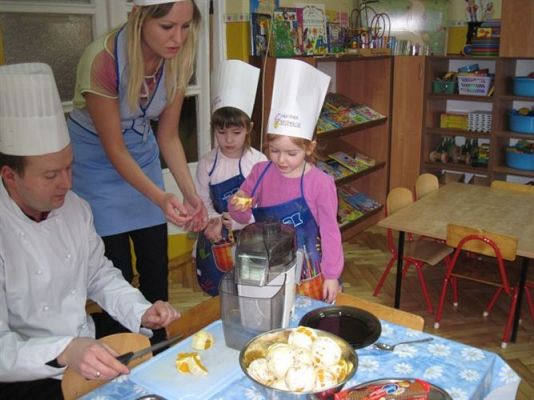 Grafika #4: 28.02.2014 - Mali kucharze