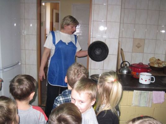 Grafika #2: 10.02.2014 - Średniaki poznają pracę kucharki