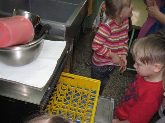 Grafika #4: 10.02.2014 - Średniaki poznają pracę kucharki