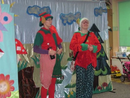 Grafika #4: 09.04.2014 - Przedstawienie teatralne pt." Przygody Pysia i Margolci, czyli Dwa Skrzaty i Dwa Światy"