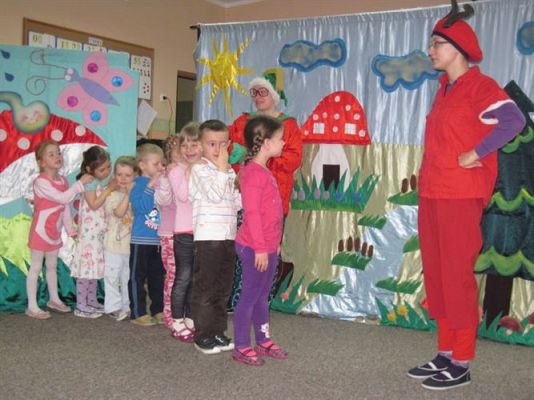 Grafika #8: 09.04.2014 - Przedstawienie teatralne pt." Przygody Pysia i Margolci, czyli Dwa Skrzaty i Dwa Światy"