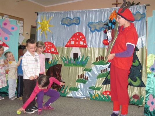 Grafika #10: 09.04.2014 - Przedstawienie teatralne pt." Przygody Pysia i Margolci, czyli Dwa Skrzaty i Dwa Światy"