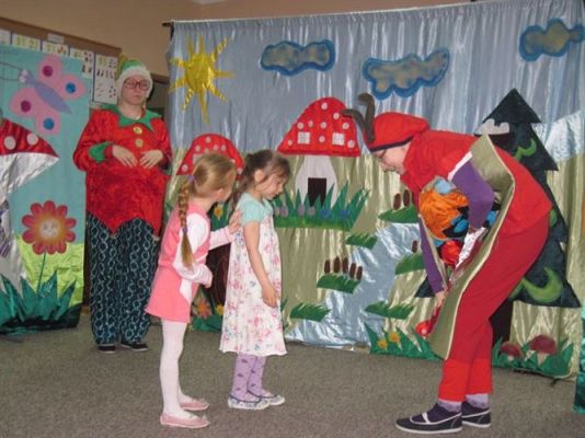 Grafika #13: 09.04.2014 - Przedstawienie teatralne pt." Przygody Pysia i Margolci, czyli Dwa Skrzaty i Dwa Światy"