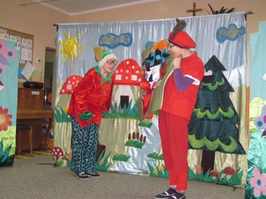 Grafika #14: 09.04.2014 - Przedstawienie teatralne pt." Przygody Pysia i Margolci, czyli Dwa Skrzaty i Dwa Światy"