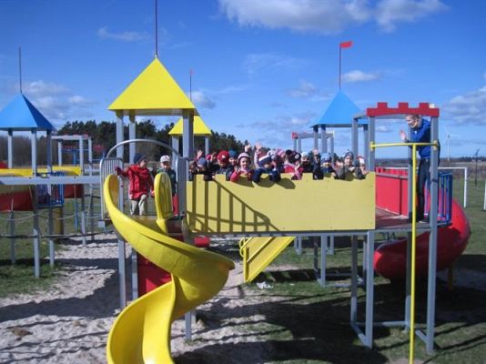 Grafika #0: 01.04.2014 - Maluszki na placu zabaw w Białogardzie