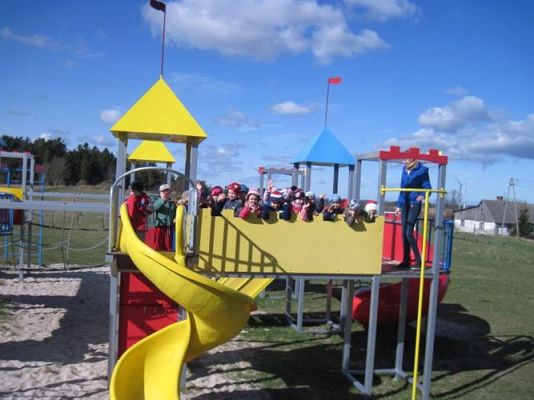 Grafika #1: 01.04.2014 - Maluszki na placu zabaw w Białogardzie