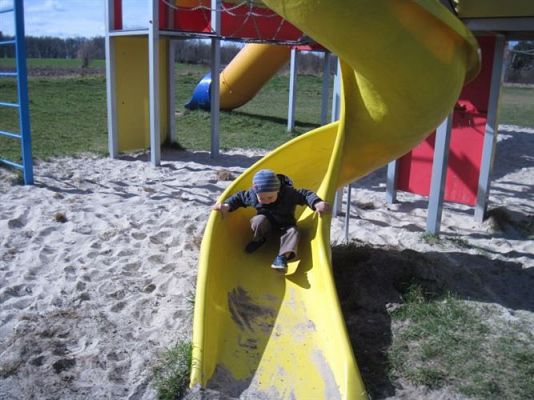 Grafika #2: 01.04.2014 - Maluszki na placu zabaw w Białogardzie