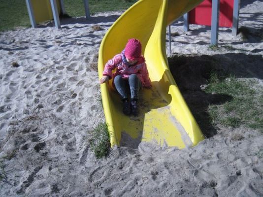 Grafika #5: 01.04.2014 - Maluszki na placu zabaw w Białogardzie