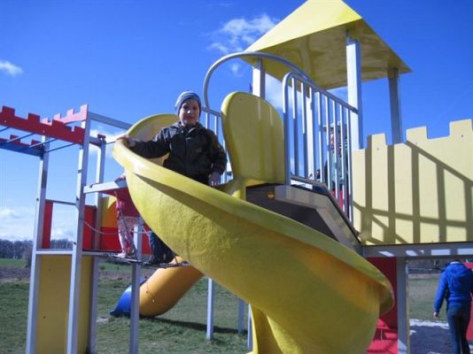 Grafika #7: 01.04.2014 - Maluszki na placu zabaw w Białogardzie