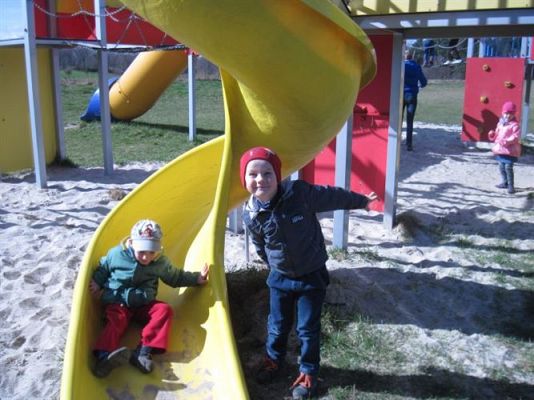 Grafika #8: 01.04.2014 - Maluszki na placu zabaw w Białogardzie