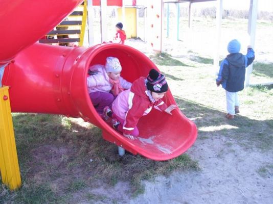 Grafika #10: 01.04.2014 - Maluszki na placu zabaw w Białogardzie