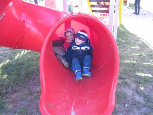 Grafika #14: 01.04.2014 - Maluszki na placu zabaw w Białogardzie