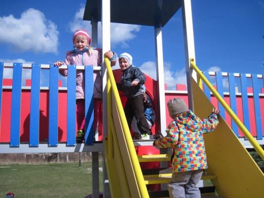 Grafika #18: 01.04.2014 - Maluszki na placu zabaw w Białogardzie