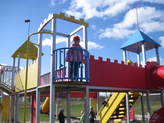 Grafika #20: 01.04.2014 - Maluszki na placu zabaw w Białogardzie