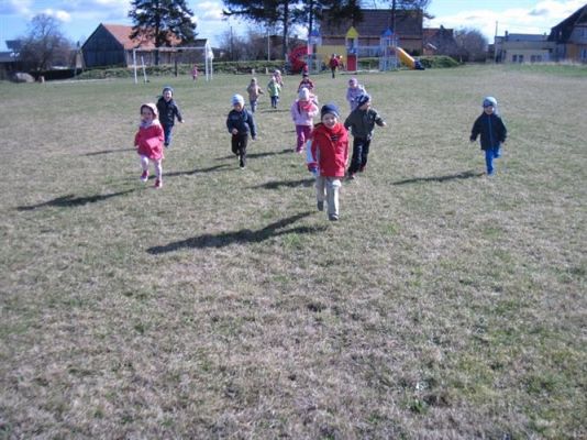 Grafika #23: 01.04.2014 - Maluszki na placu zabaw w Białogardzie