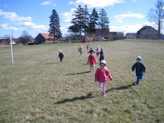 Grafika #24: 01.04.2014 - Maluszki na placu zabaw w Białogardzie