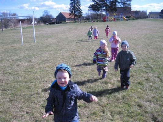 Grafika #25: 01.04.2014 - Maluszki na placu zabaw w Białogardzie