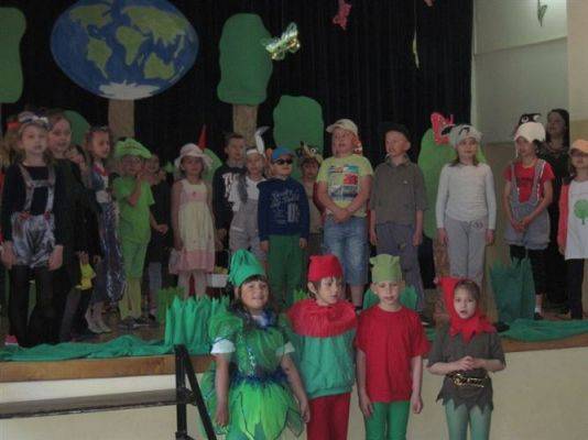 Grafika #2: 28.04.2014 - Przedstawienie klas I z okazji Dnia Ziemi