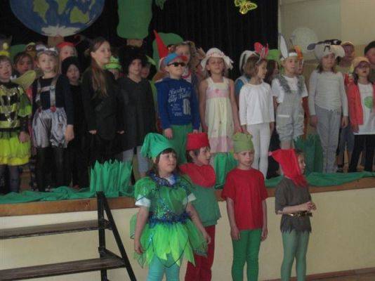 Grafika #4: 28.04.2014 - Przedstawienie klas I z okazji Dnia Ziemi