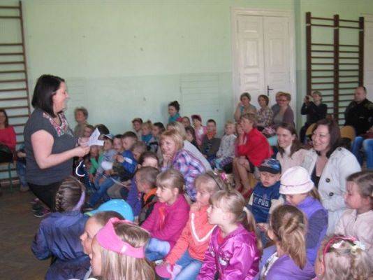 Grafika #9: 28.04.2014 - Przedstawienie klas I z okazji Dnia Ziemi