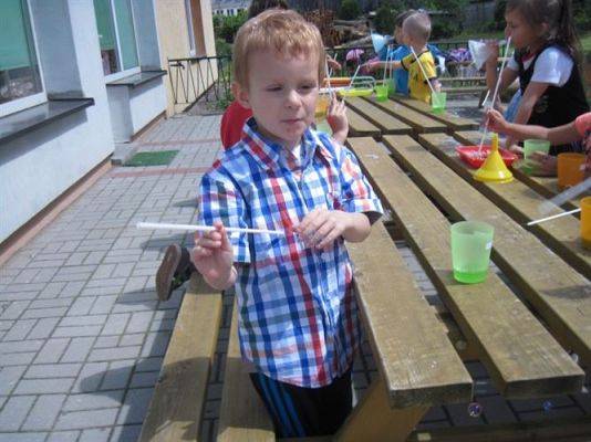 Grafika #8: Wakacyjne zabawy w naszym przedszkolu