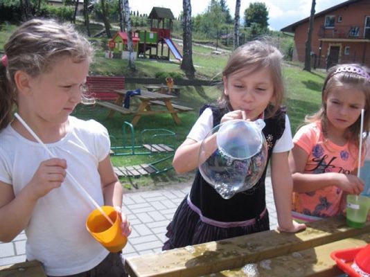 Grafika #10: Wakacyjne zabawy w naszym przedszkolu